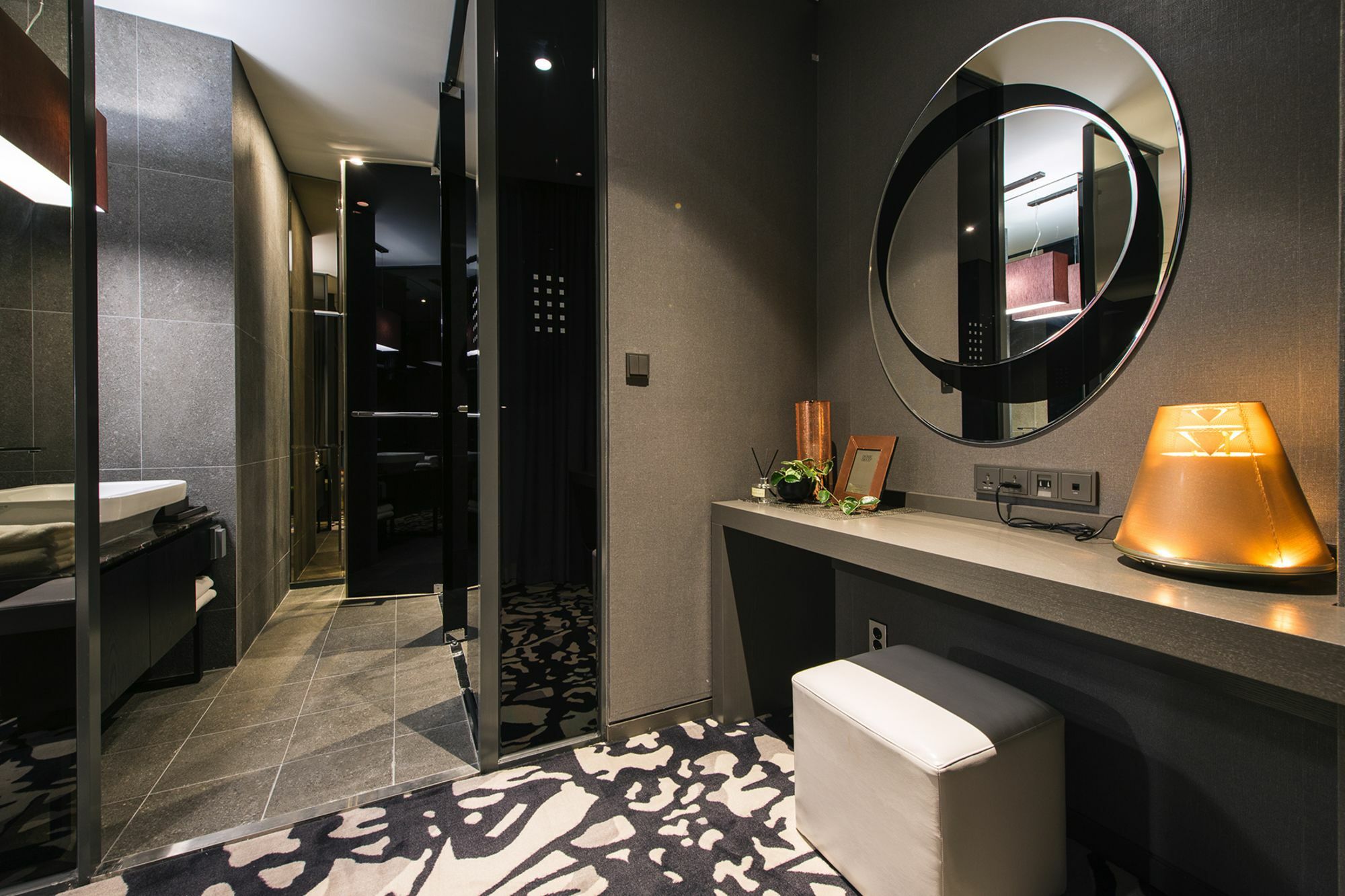 Best Louis Hamilton Hotel Changwon Bagian luar foto