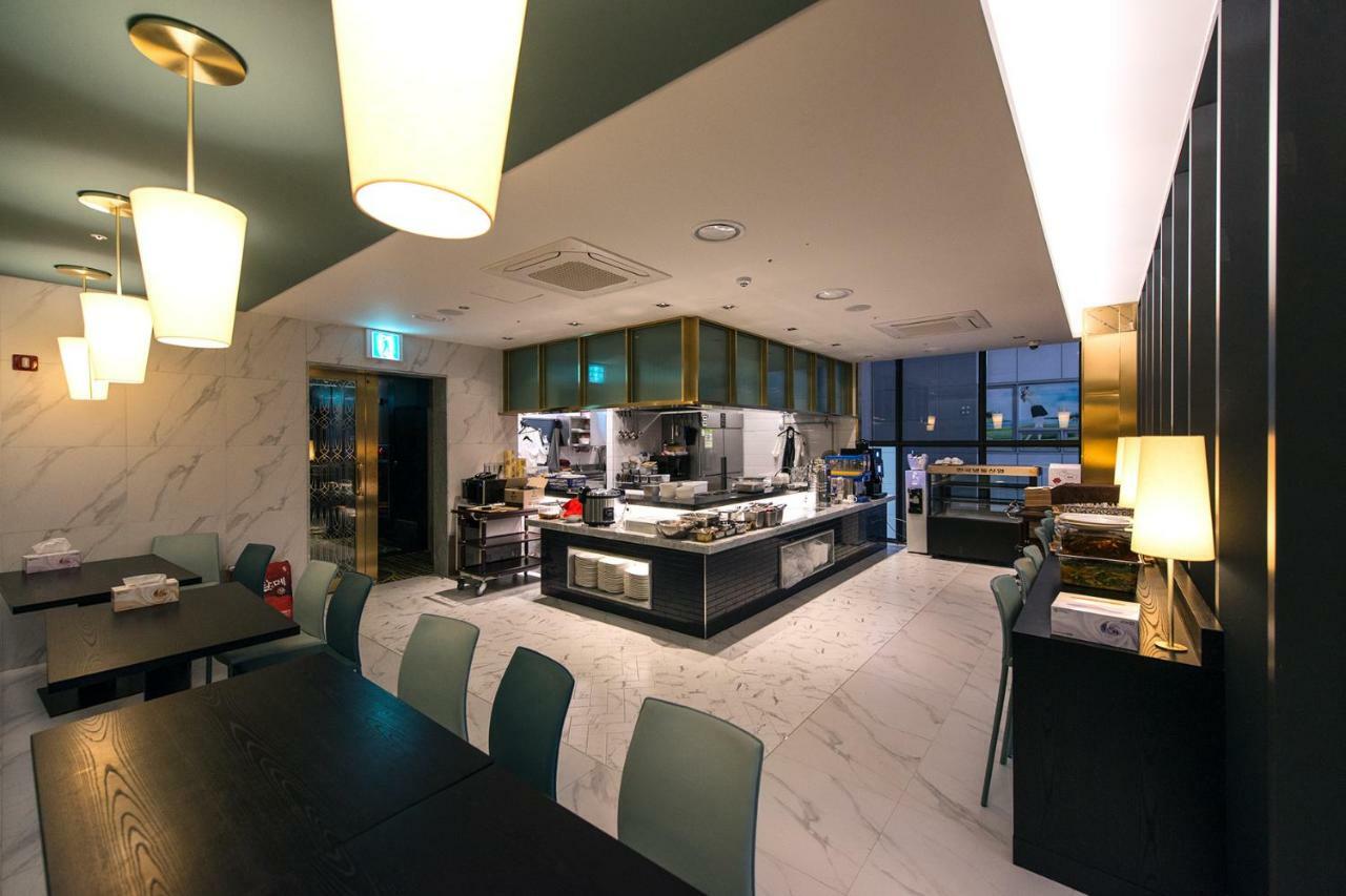 Best Louis Hamilton Hotel Changwon Bagian luar foto
